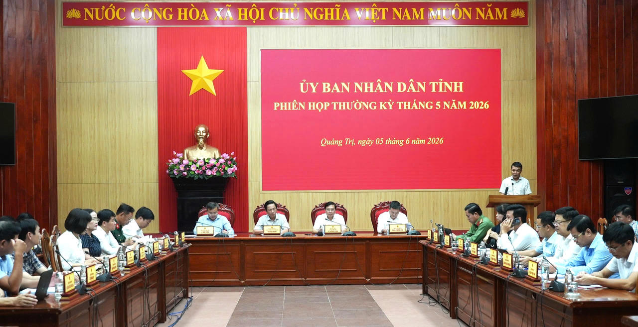 Quang cảnh cuộc họp.