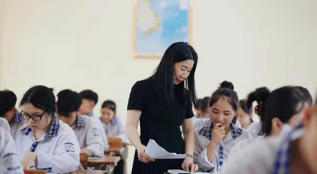 Giáo viên hướng dẫn, hỗ trợ học sinh lớp 12 trong quá trình ôn tập trước Kỳ thi tốt nghiệp THPT năm 2026.&nbsp;
