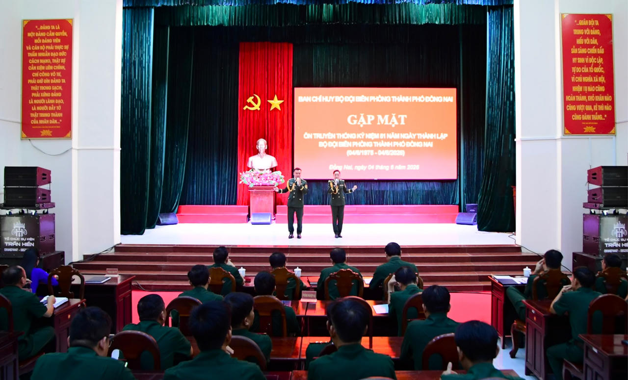 Văn nghệ chào mừng. (Ảnh: Hữu Thịnh)