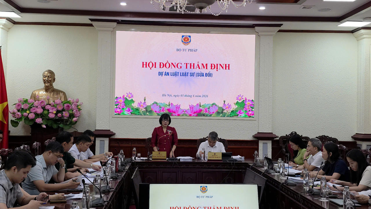 Thứ trưởng Đặng Hoàng Oanh phát biểu khai mạc cuộc họp.
