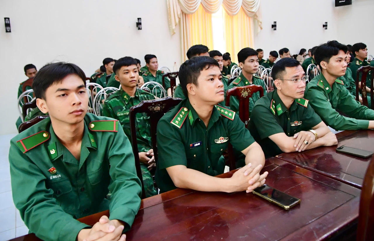 Suốt 51 năm xây dựng, chiến đấu và trưởng thành, các cán bộ, chiến sĩ BĐBP thành phố Đồng Nai đã phát huy phẩm chất cao quý của người chiến sĩ cách mạng. (Ảnh: Hữu Thịnh)