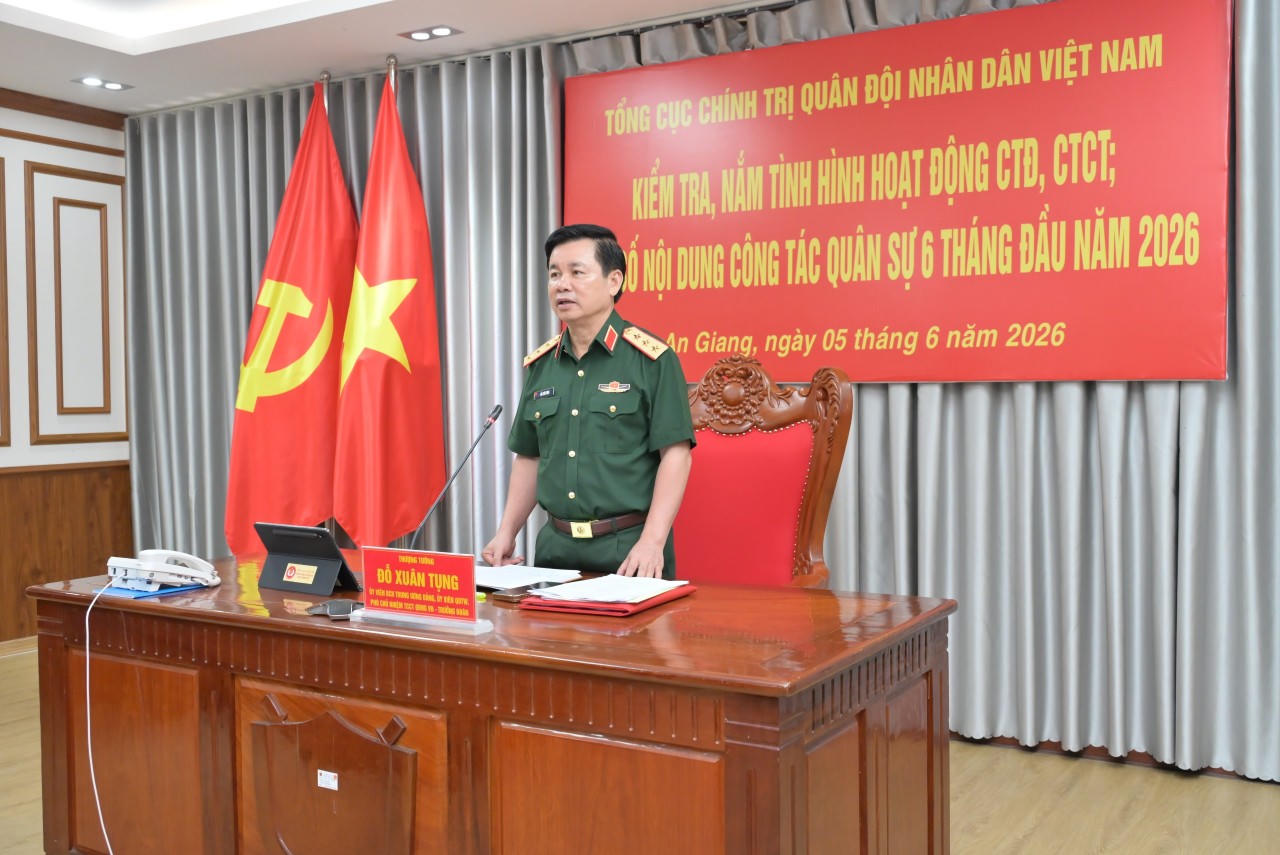 Thượng tướng Đỗ Xuân Tụng - Ủy viên Ban Chấp hành Trung ương Đảng, Ủy viên Quân ủy Trung ương, Phó Chủ nhiệm Tổng cục Chính trị Quân đội nhân dân Việt Nam phát biểu kết luận kiểm tra.