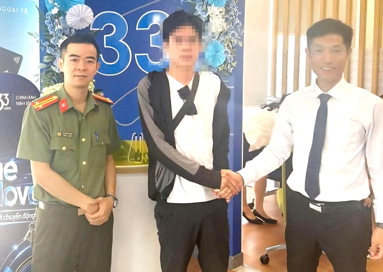 Công an Ninh Bình hỗ trợ người dân An Giang nhận lại 500 triệu đồng chuyển nhầm