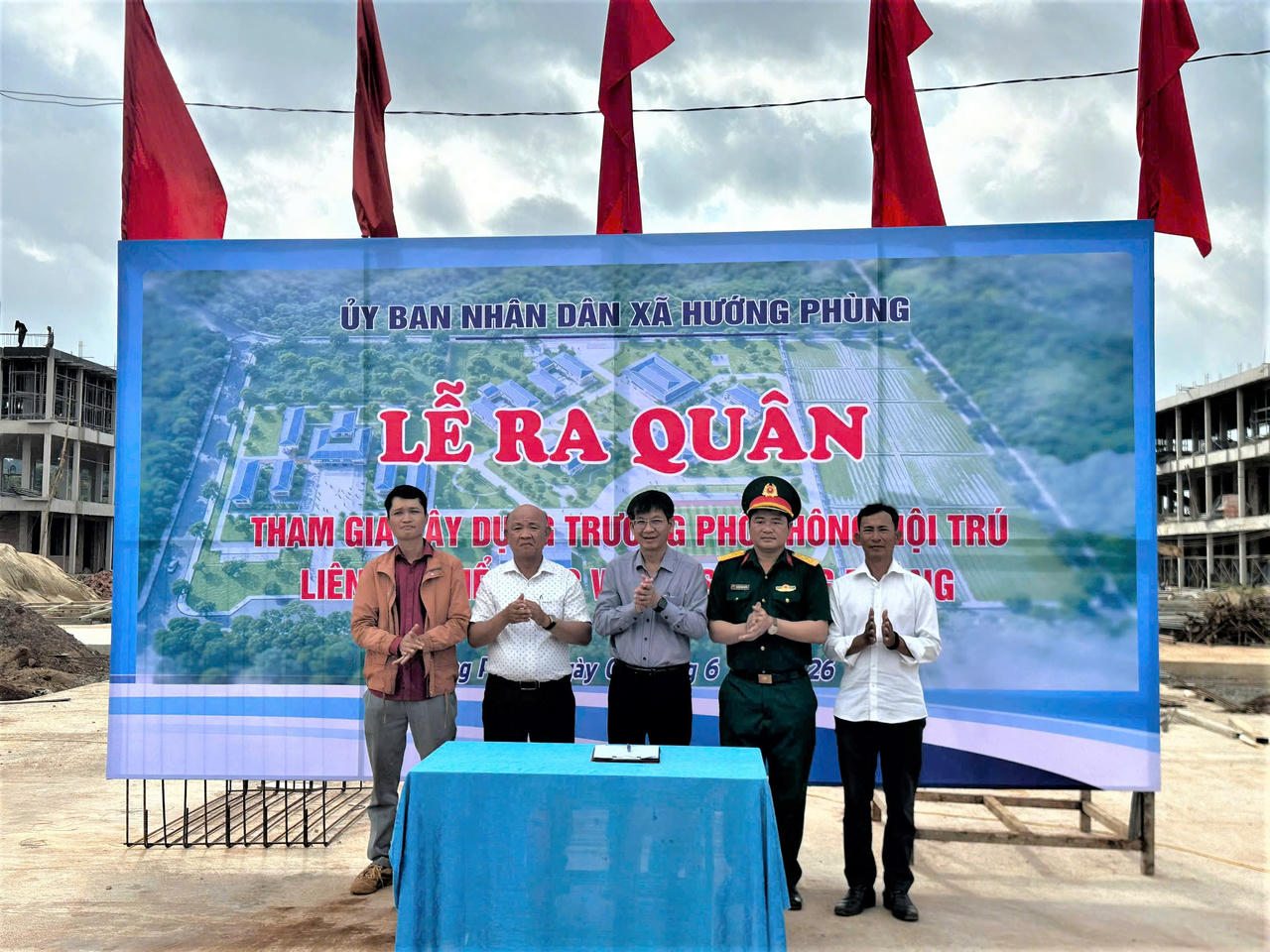 300 cán bộ, chiến sĩ chung tay dựng trường liên cấp vùng biên Quảng Trị