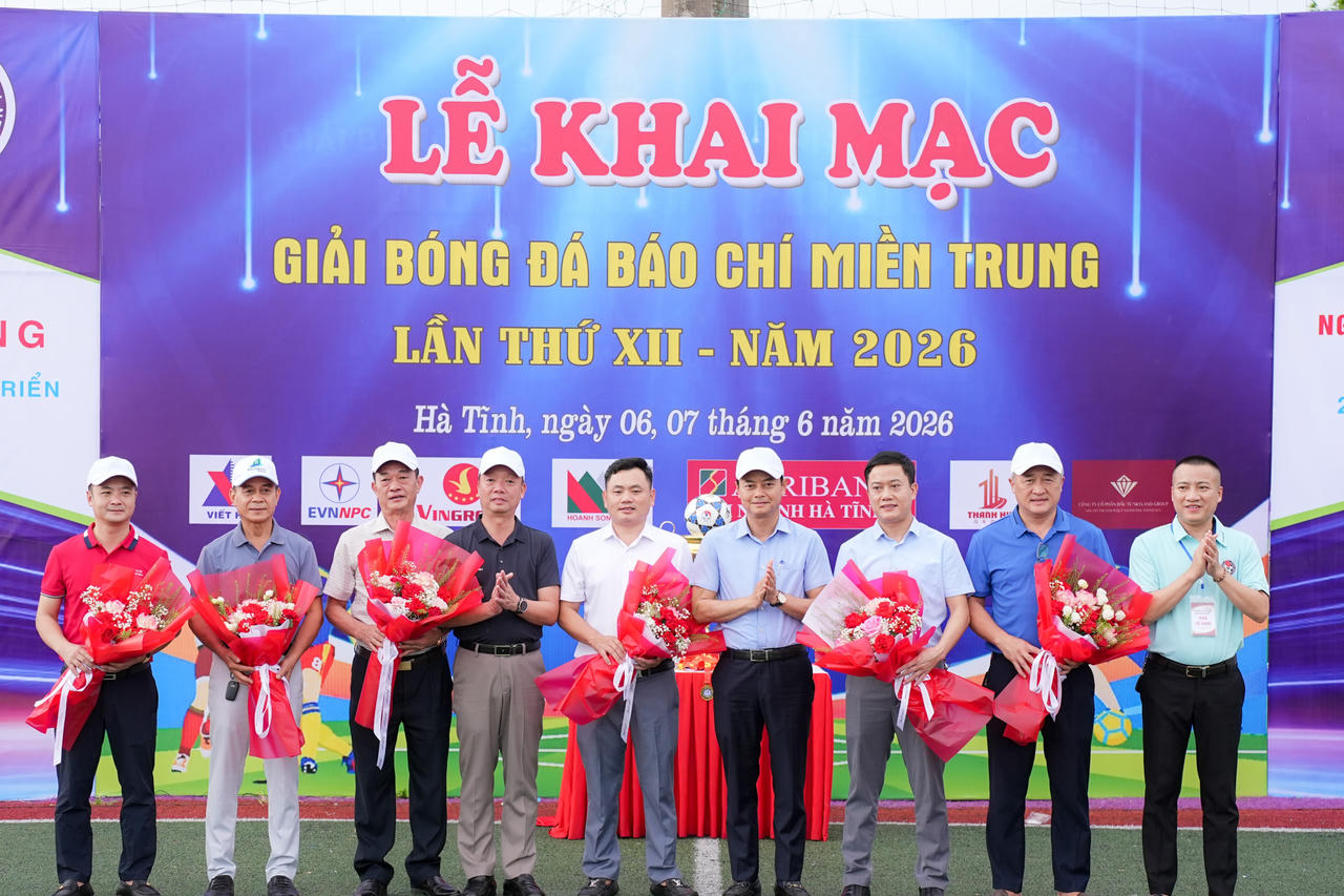 Khai mạc Giải bóng đá Báo chí miền Trung tại Hà Tĩnh