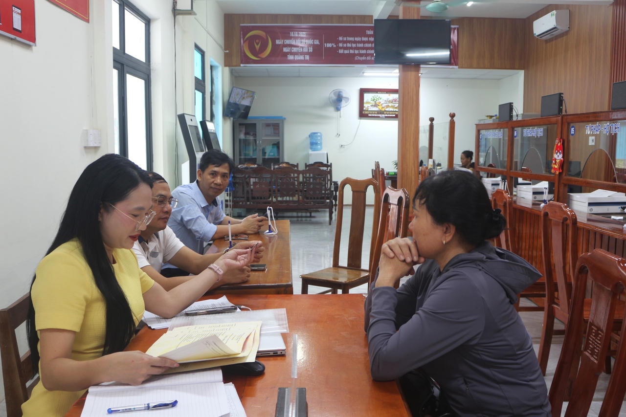 Mô hình ‘Ngày thứ 7: Chính quyền tận tâm - Người dân thuận tiện’ góp phần tạo thuận lợi cho người dân trong quá trình thực hiện thủ tục hành chính.