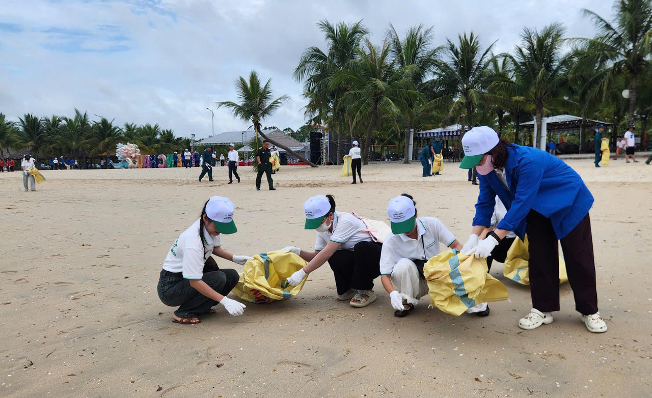 Đồng loạt phát động hưởng ứng các hoạt động về môi trường tại Quảng Ninh