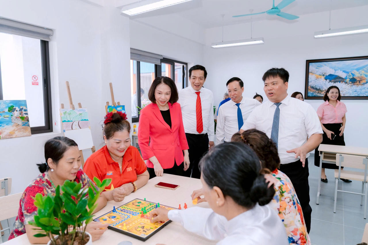 Mô hình được tổ chức tích hợp trong hoạt động của Điểm Y tế Thạch Bàn, trực thuộc Trạm Y tế phường Long Biên.