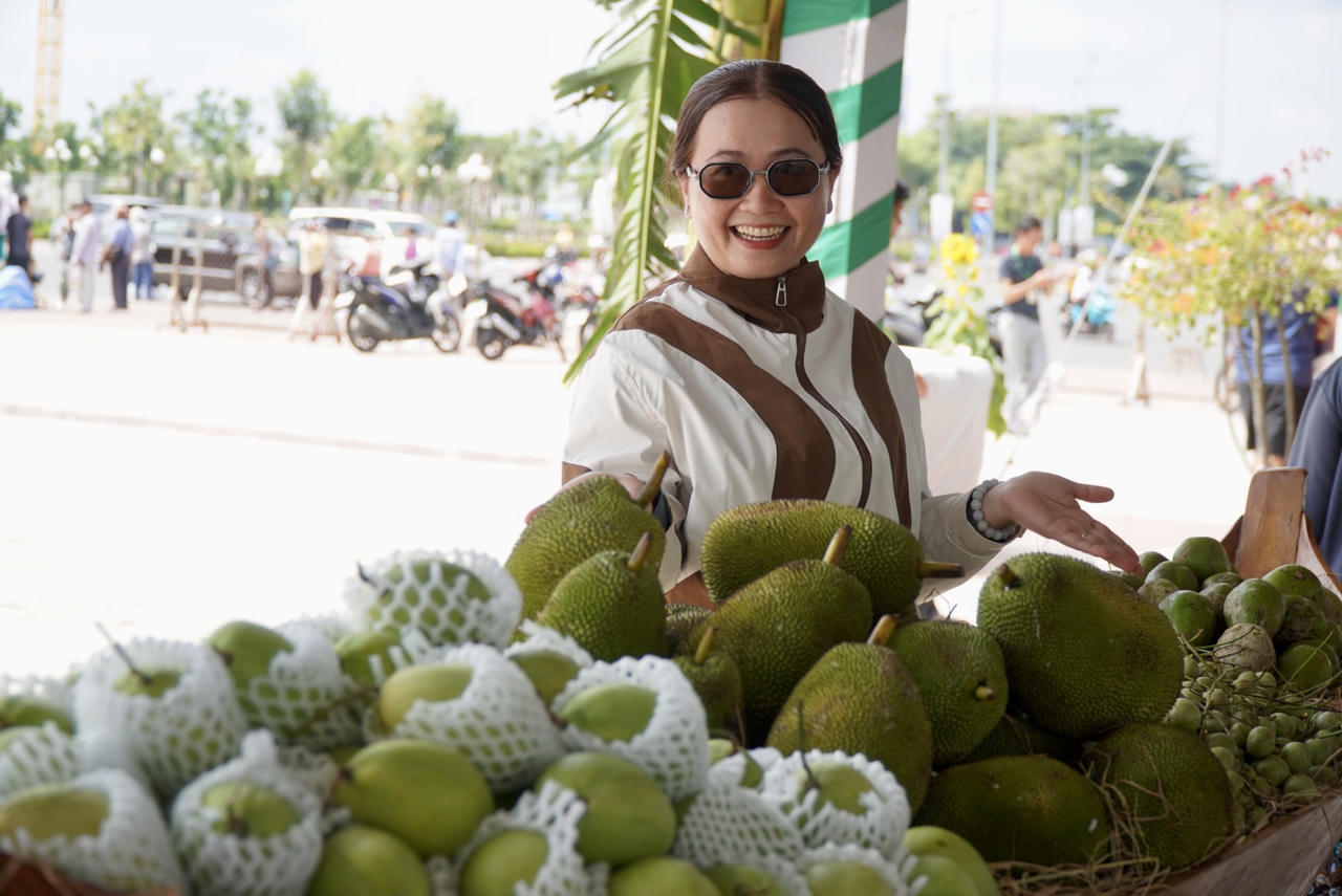 Đặc sắc tiểu cảnh hoa quả vùng miền tại Lễ hội Trái cây Đồng Tháp lần thứ I