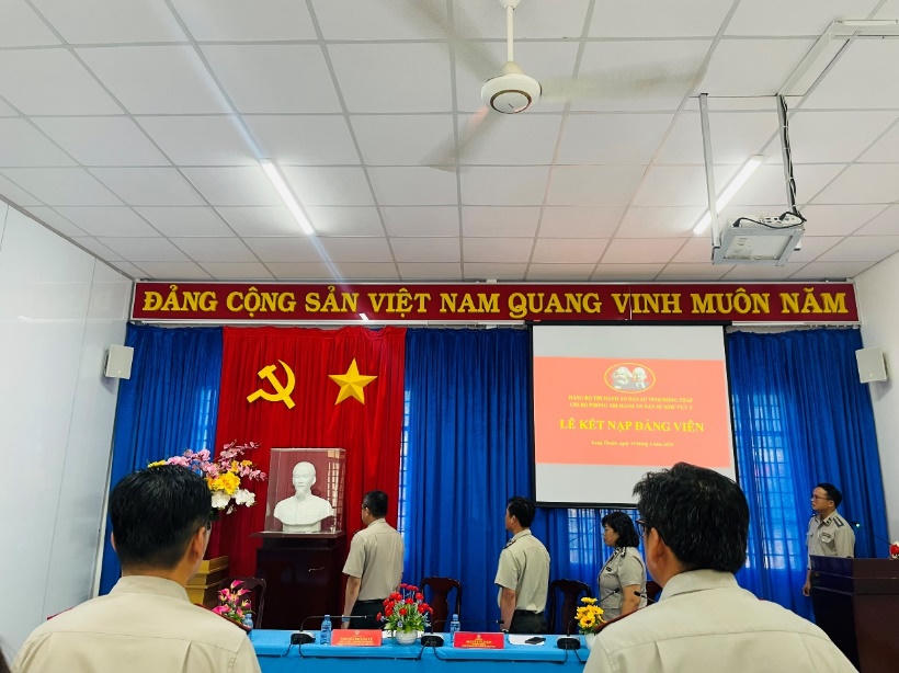 Lễ kết nạp Đảng viên mới của Chi bộ Phòng THADS Khu vực 2
