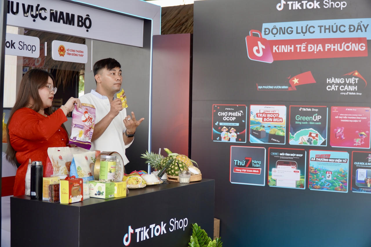 Hoạt động mua bán trên sàn tiktok shop tạo động lực thúc đẩy kinh tế địa phương.
