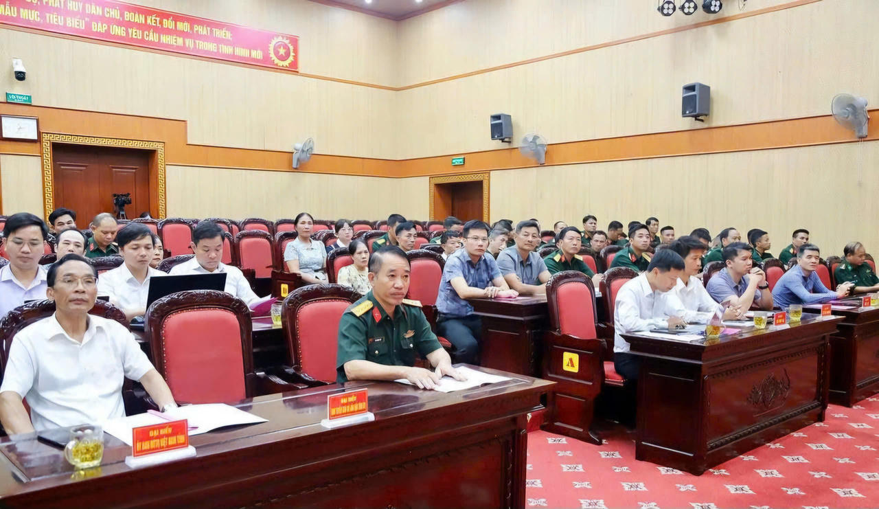 Các đại biểu tham dự hội nghị rút kinh nghiệm làm trước tổ chức lấy mẫu, bàn giao mẫu hài cốt liệt sĩ.