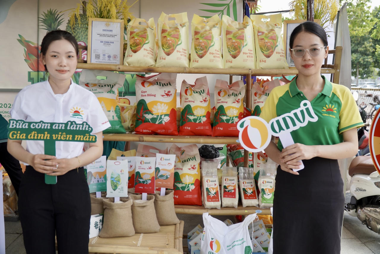 Đặc sắc tiểu cảnh hoa quả vùng miền tại Lễ hội Trái cây Đồng Tháp lần thứ I