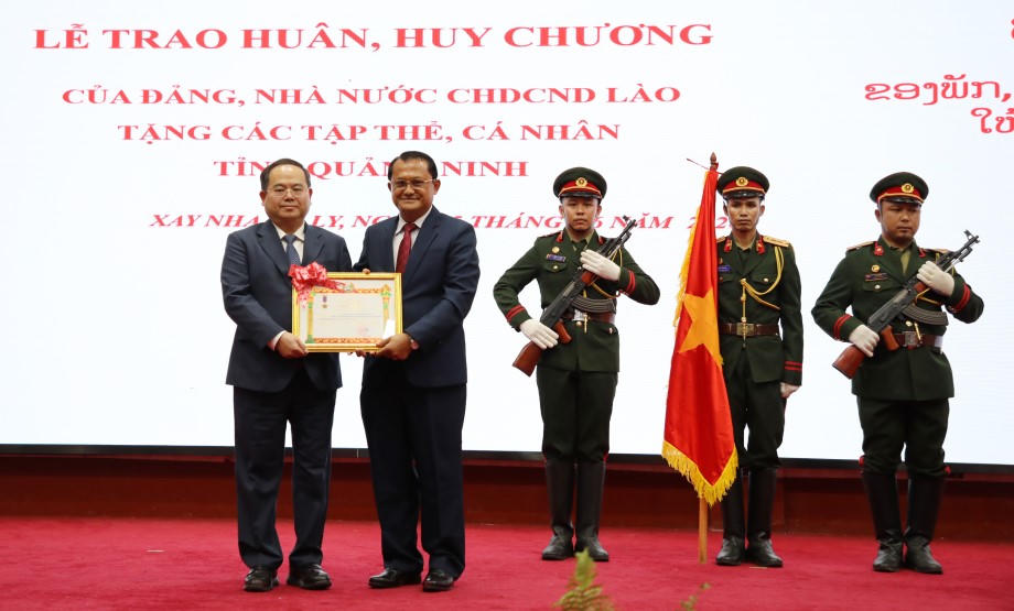 Tỉnh Quảng Ninh đón nhận Huân chương Lao động hạng Nhất tại Lào