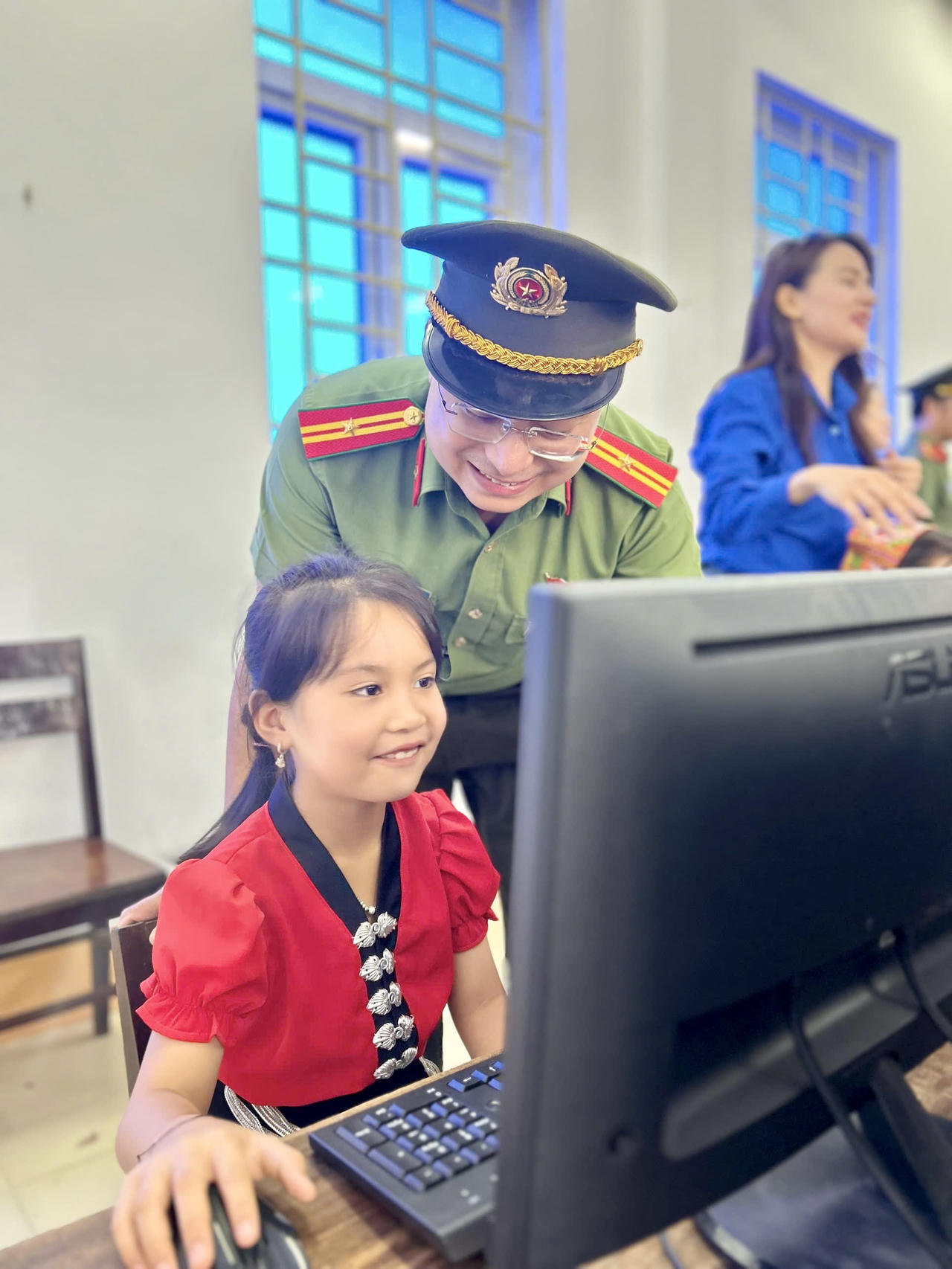 “Hành trình theo chân Bác” lan tỏa yêu thương nơi vùng biên giới Nghệ An