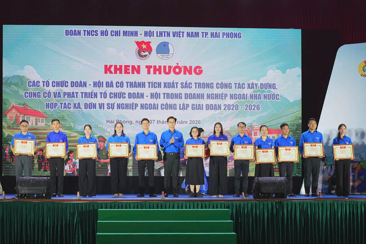Thành đoàn Hải Phòng biểu dương các tập thể có thành tích xuất sắc trong công tác xây dựng, phát triển tổ chức Đoàn - Hội.