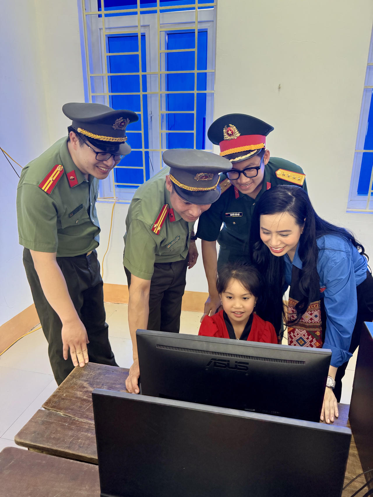 “Hành trình theo chân Bác” lan tỏa yêu thương nơi vùng biên giới Nghệ An