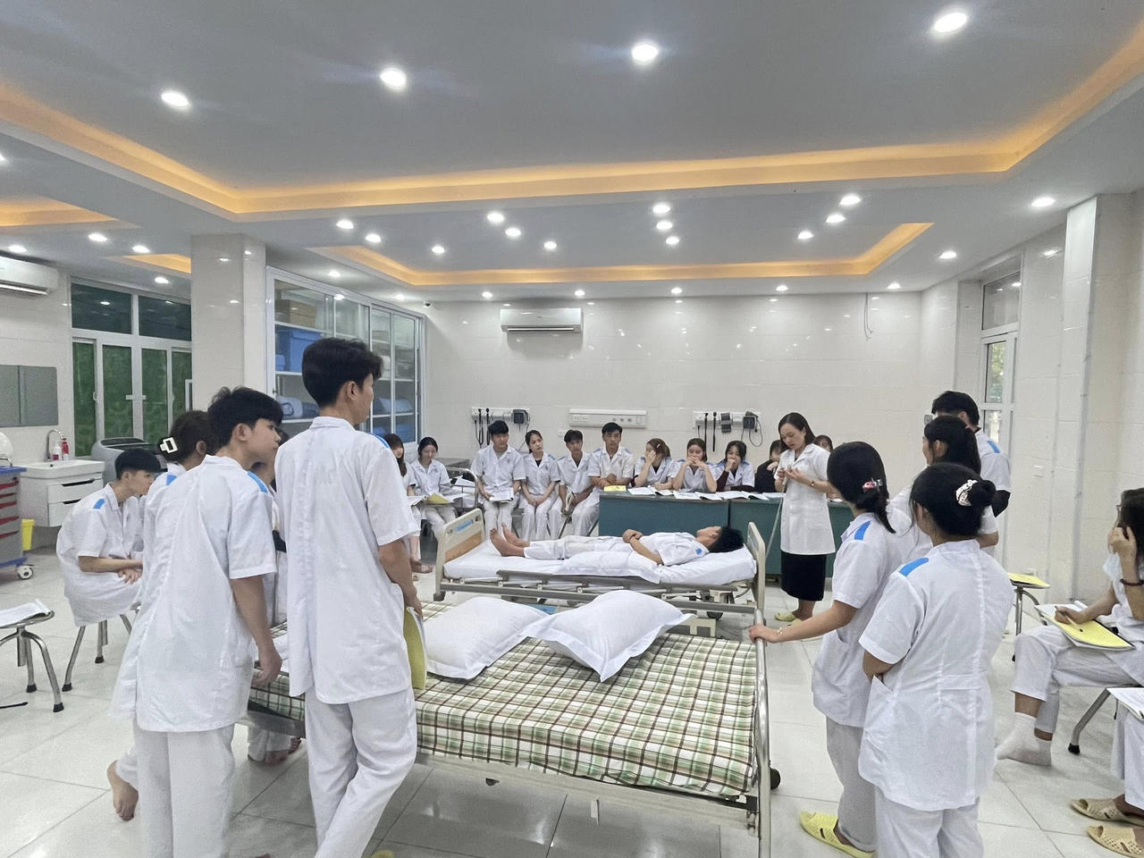 Theo thống kê của nhà trường, trên 90% sinh viên sau tốt nghiệp có việc làm đúng chuyên ngành. Ảnh: Trường Cao đẳng Y tế Phú Thọ 