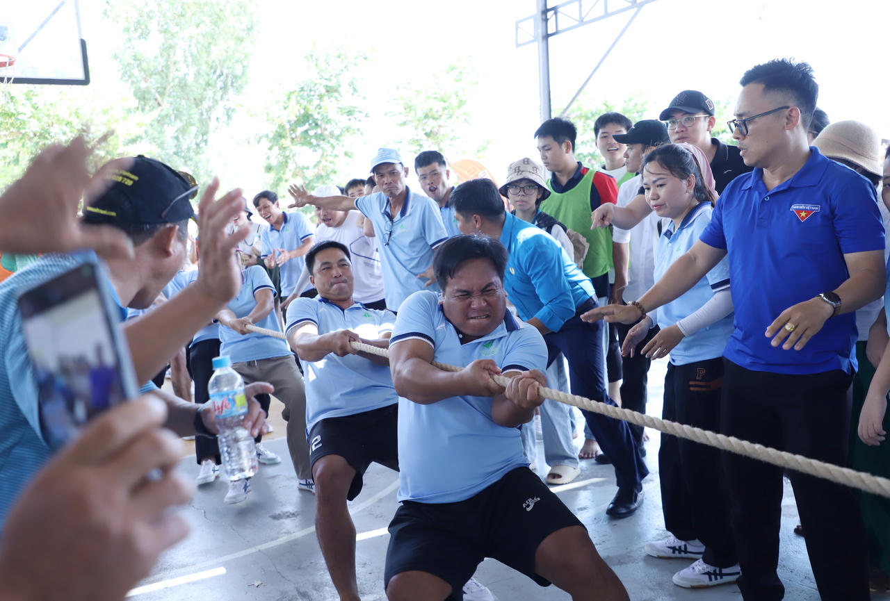 Không khí sôi động ngập tràn tại ngày hội.