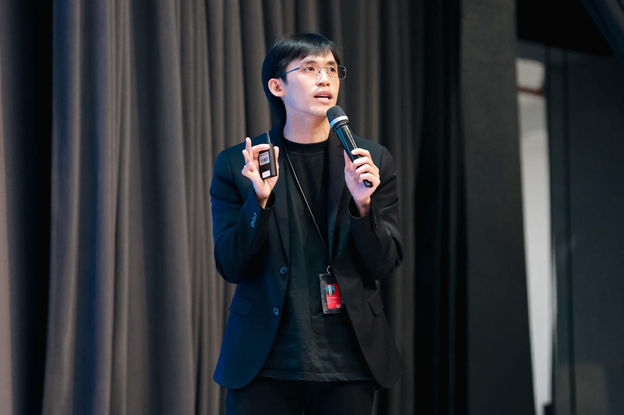 TS. Nguyễn Đăng Khoa chia sẻ về hướng tiếp cận nghiên cứu liên ngành, kết nối các lĩnh vực môi trường, nông nghiệp và khoa học vật liệu... để giải quyết các vấn đề quản lý tài nguyên nước. Ảnh: BTC