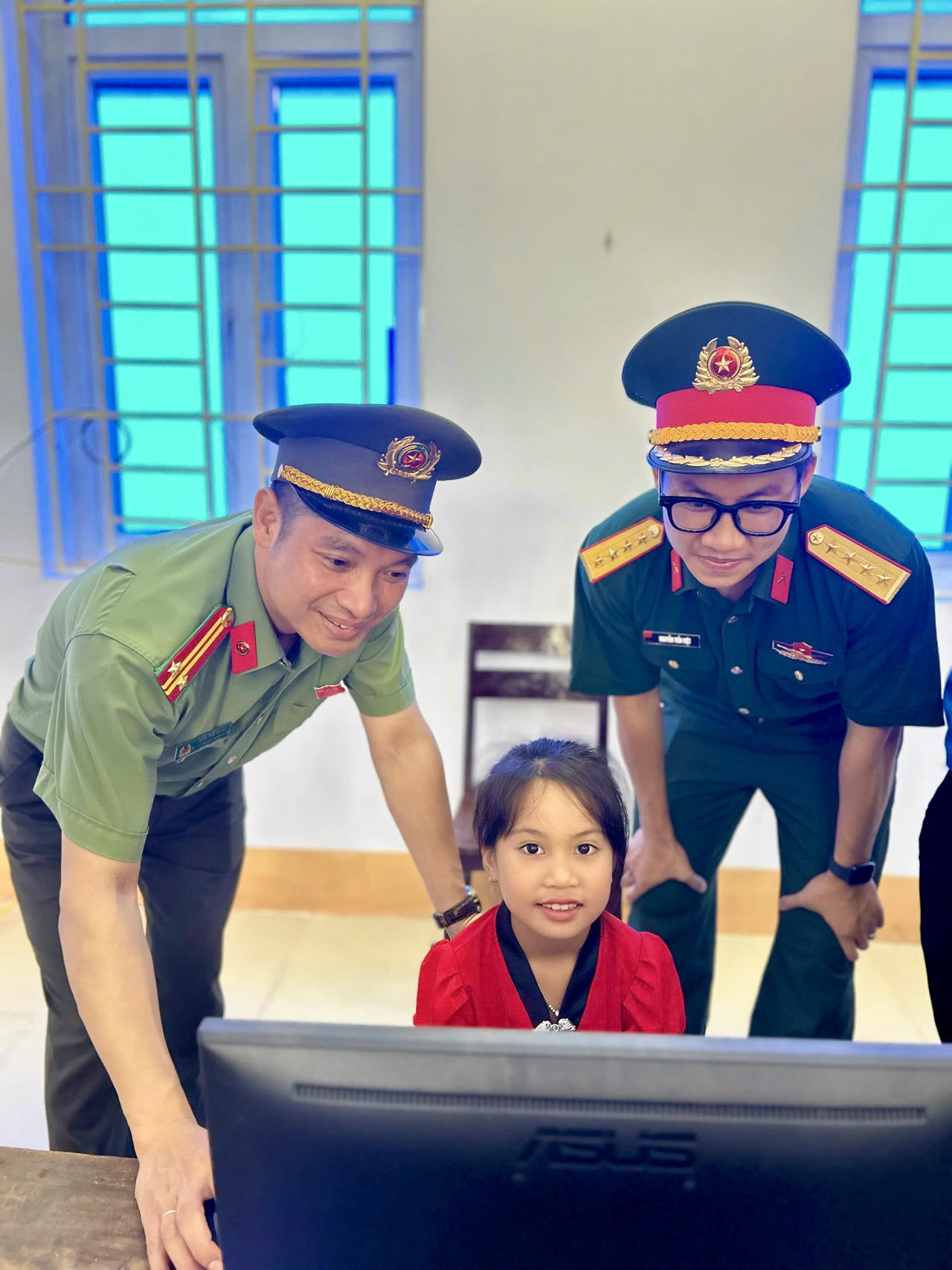 “Hành trình theo chân Bác” lan tỏa yêu thương nơi vùng biên giới Nghệ An