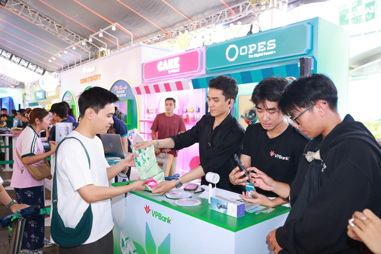 Không gian Cashless City của hệ sinh thái tài chính VPBank thu hút đông đảo giới trẻ tương tác
