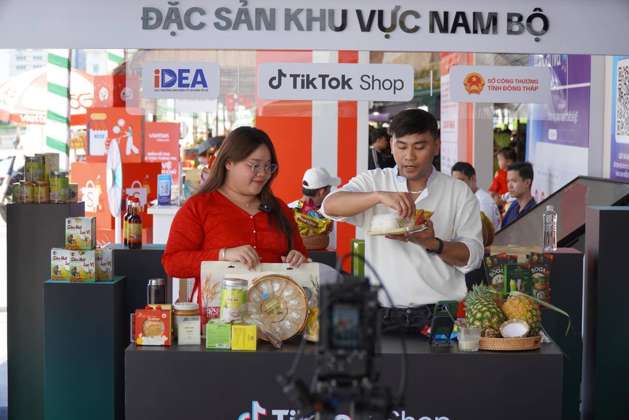 Đồng Tháp đặt mục tiêu 100% sản phẩm OCOP được đưa lên các sàn giao dịch điện tử. Ảnh: Kim Ngân