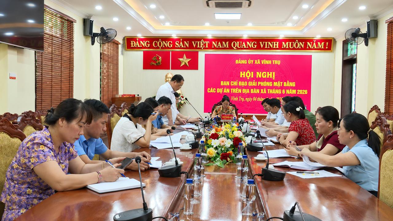 Toàn cảnh Hội nghị Ban Chỉ đạo giải phóng mặt bằng các dự án trên địa bàn xã Vĩnh Trụ ngày 8/6/2026.