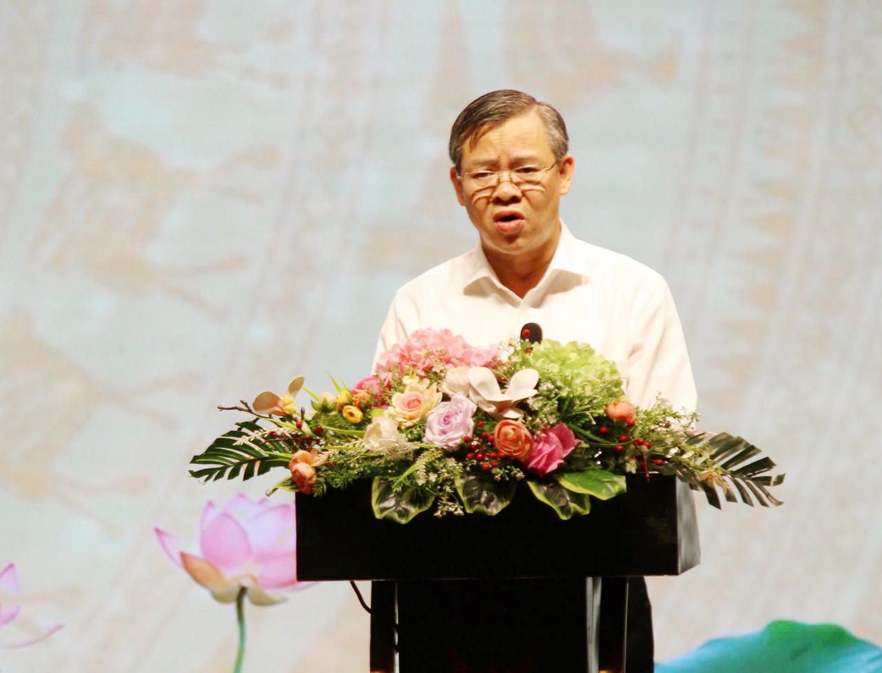 Chủ tịch UBND TP Cần Thơ Trương Cảnh Tuyên phát biểu tại hội nghị