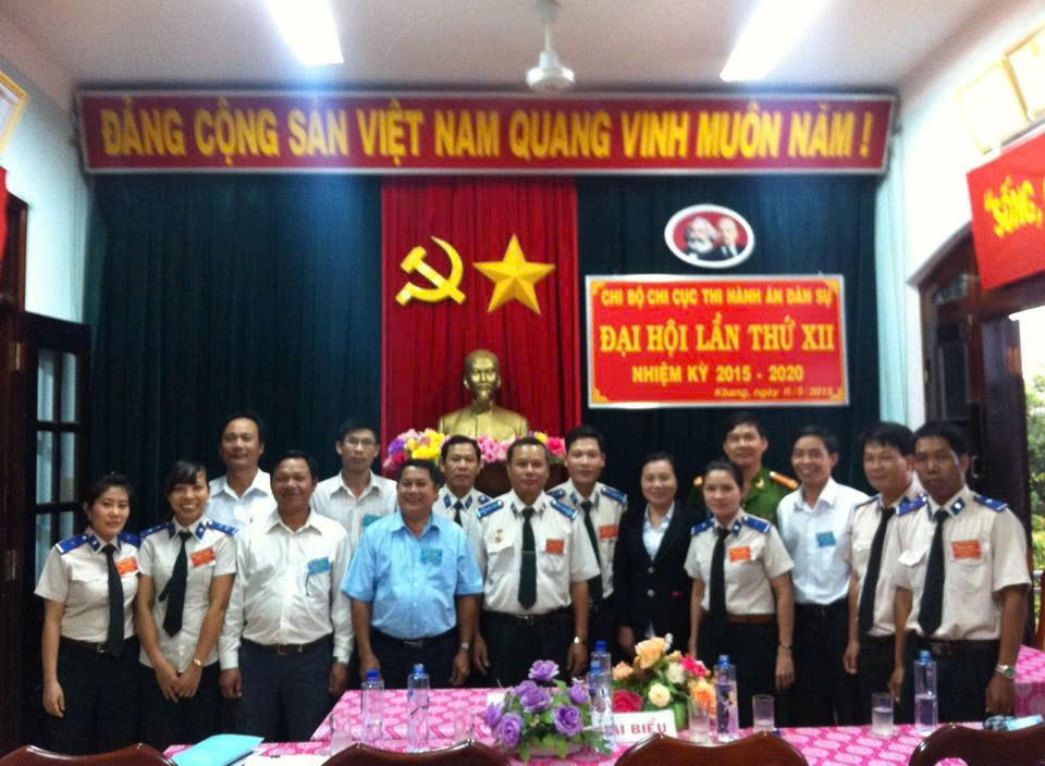 Nụ cười ngây thơ, rạng ngời của cô chấp hành viên mang trong mình chất thép những ngày đầu vào nghề.