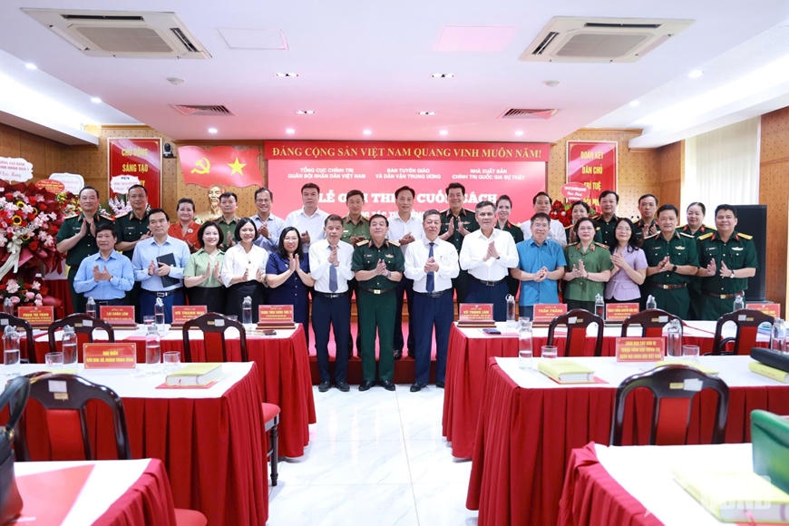 Các đại biểu dự Lễ ra mắt sách. Ảnh: qdnd.vn