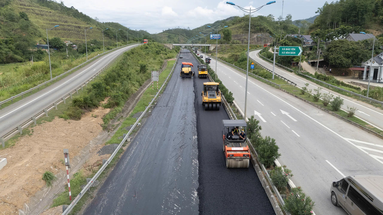 Dự án mở rộng cao tốc Nội Bài - Lào Cai: Tăng tốc thi công, hướng tới thông xe cuối năm 2026