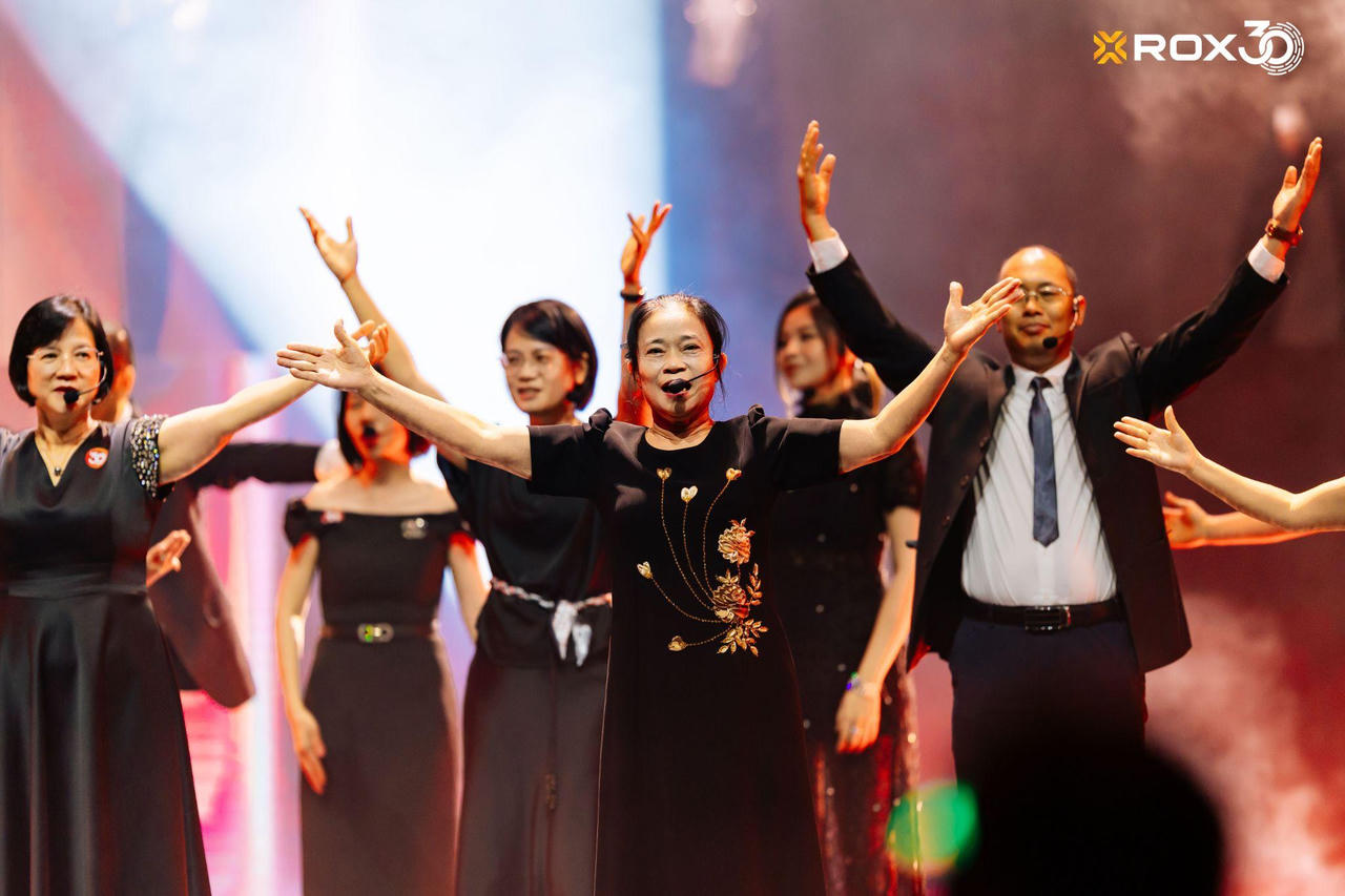 Những khoảnh khắc rực rỡ, thăng hoa cảm xúc trong ROX30 Concert