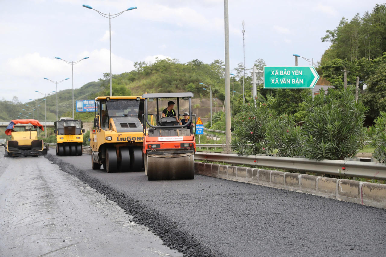Dự án mở rộng cao tốc Nội Bài - Lào Cai: Tăng tốc thi công, hướng tới thông xe cuối năm 2026