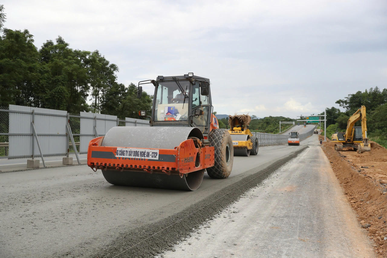 Tại gói thầu XL2-NBLC, giá trị sản lượng thực hiện hiện đạt khoảng 41,5%, giá trị giải ngân đạt 30%.