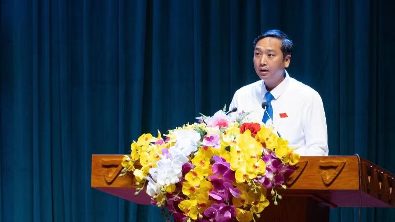 Chủ tịch HĐND tỉnh Bắc Ninh Nguyễn Việt Oanh phát biểu tại Kỳ họp.