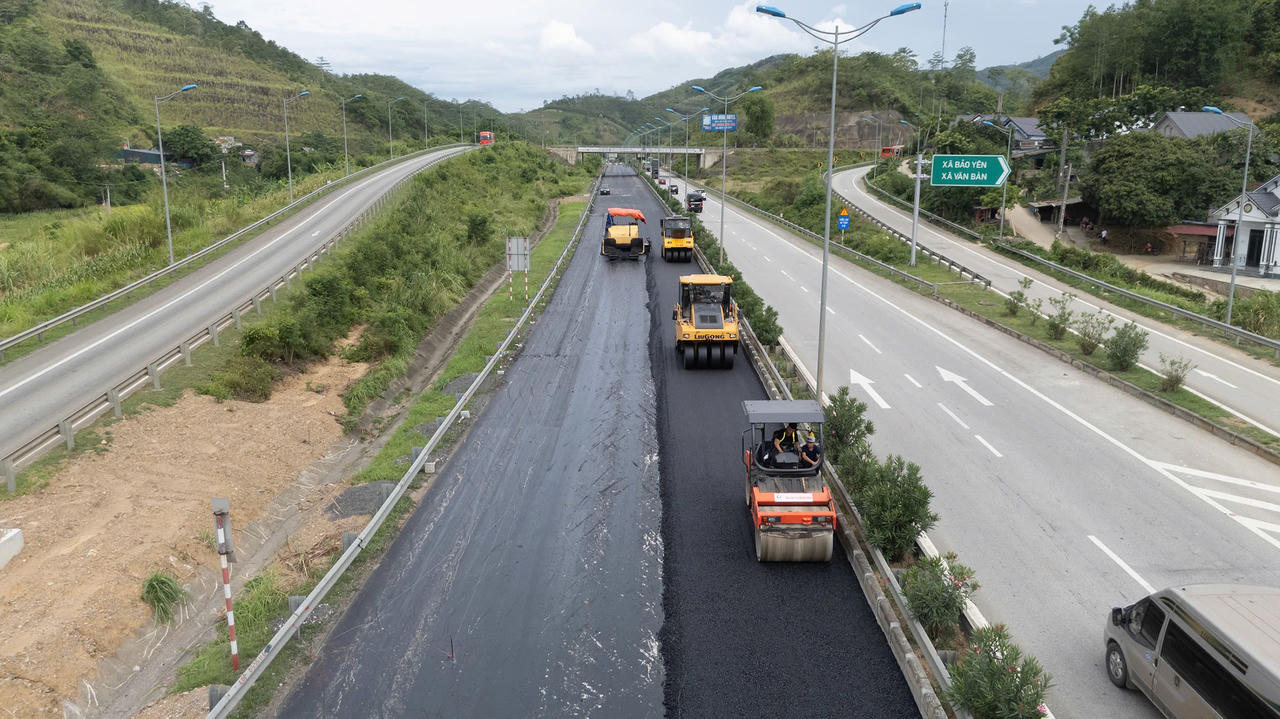 Dự án mở rộng cao tốc Nội Bài - Lào Cai: Tăng tốc thi công, hướng tới thông xe cuối năm 2026