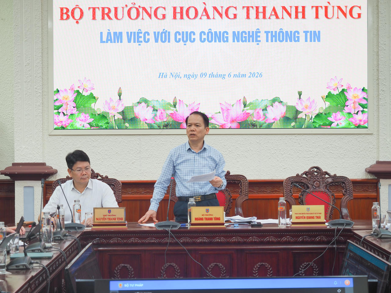 Bộ trưởng Hoàng Thanh Tùng kết luận buổi làm việc.