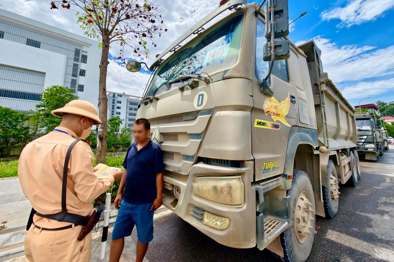 Xử lý hơn 1.600 xe tải, xe đầu kéo vi phạm trên địa bàn Hà Nội
