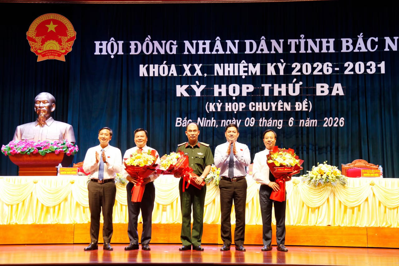 Bắc Ninh kiện toàn nhân sự UBND tỉnh, thông qua 12 nghị quyết phát triển kinh tế - xã hội