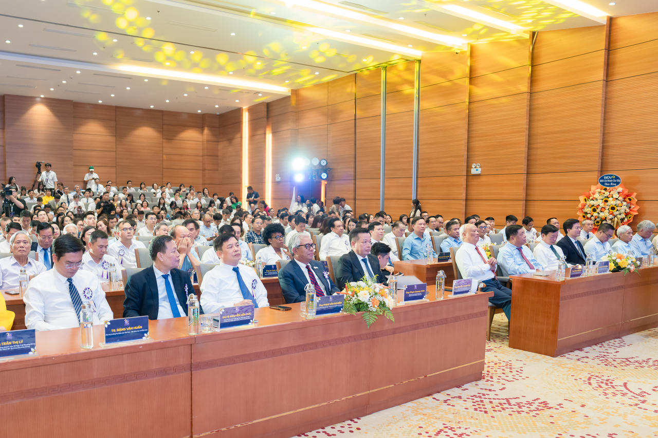 Quang cảnh buổi lễ kỷ niệm 20 năm thành lập Trường Đại học Intracom.