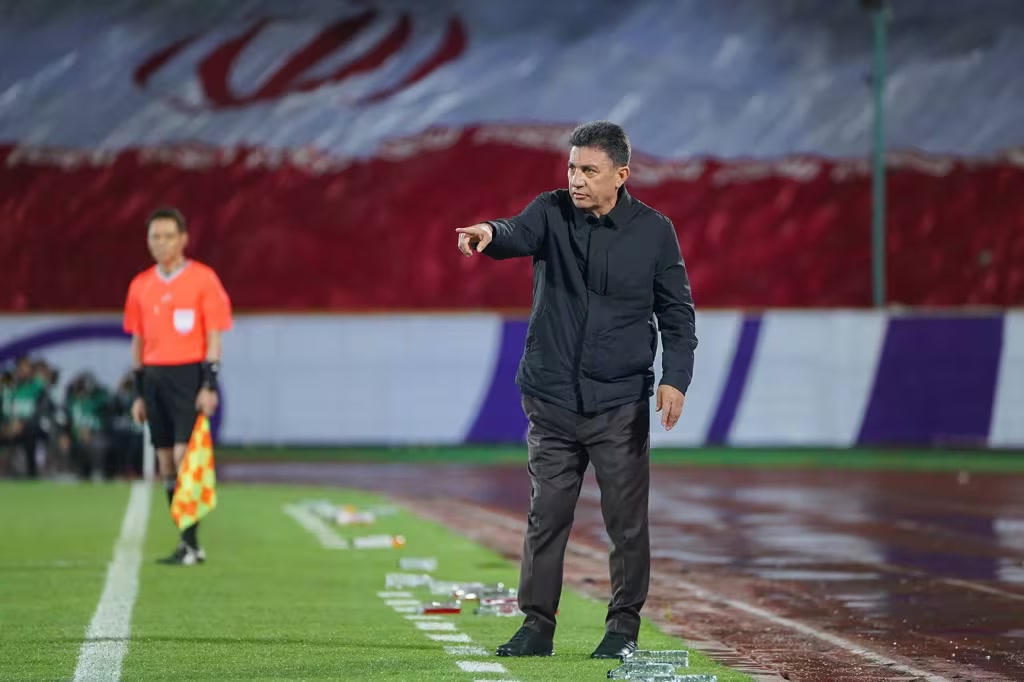 HLV Amir Ghalenoei của đội tuyển Iran (Ảnh FIFA)