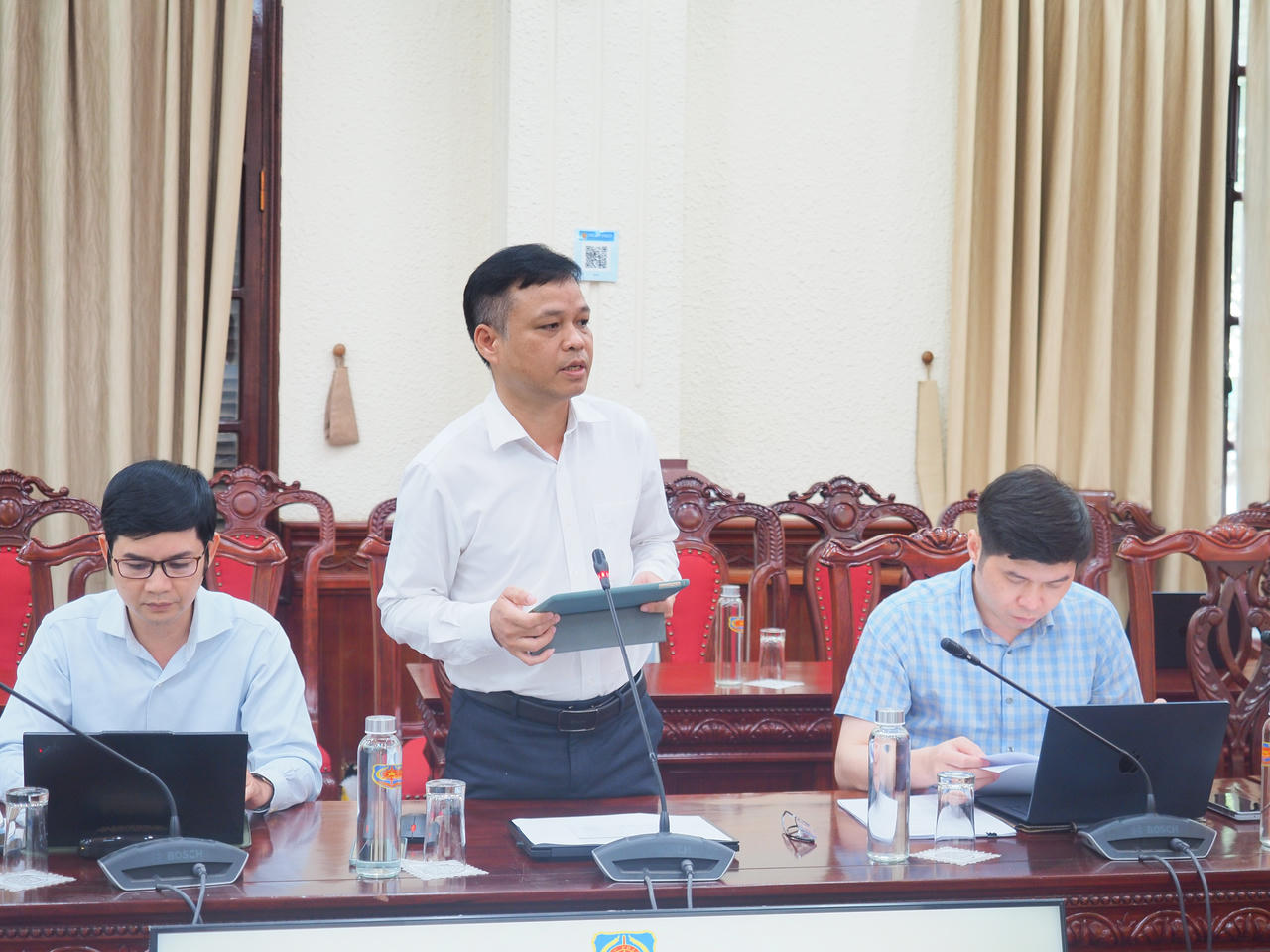 Cục Công nghệ thông tin báo cáo tại buổi làm việc.