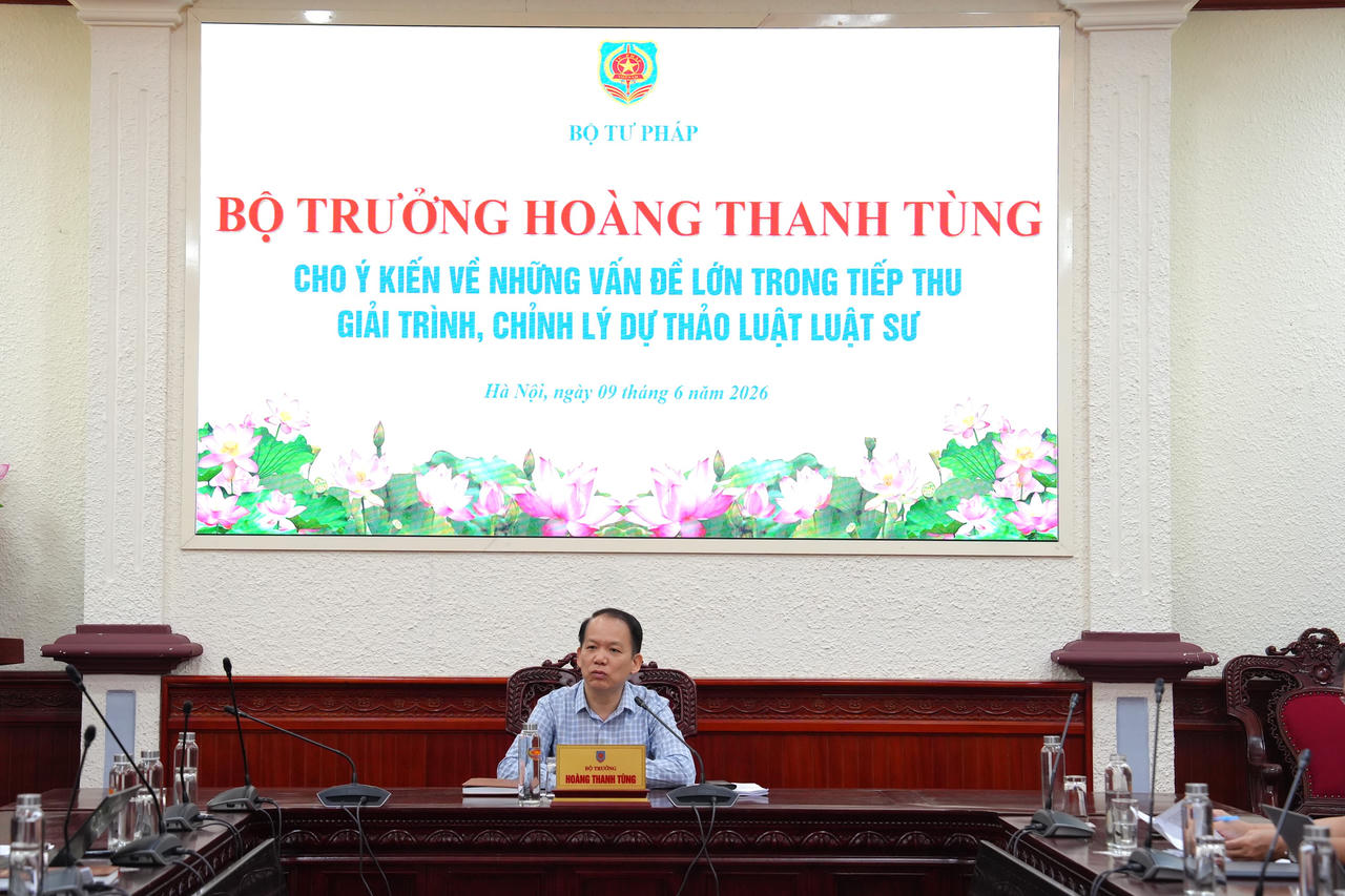 Bộ trưởng Hoàng Thanh Tùng phát biểu chỉ đạo tại cuộc họp.