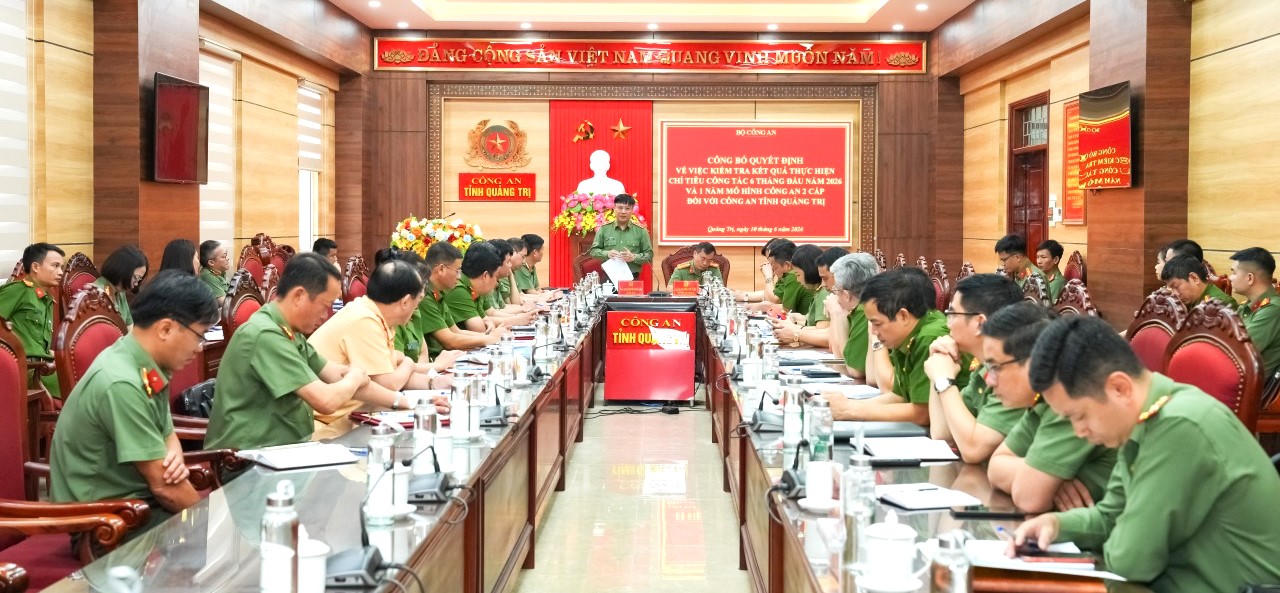Quang cảnh hội nghị công bố Quyết định thành lập Tổ công tác kiểm tra, đánh giá các mặt công tác công an tại Công an tỉnh Quảng Trị. (Ảnh QV)
