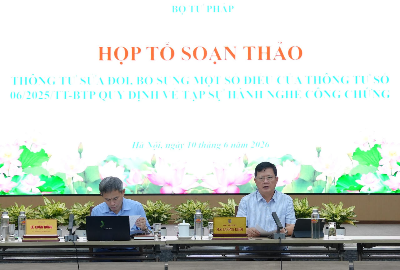Thứ trưởng Mai Lương Khôi tại cuộc họp.
