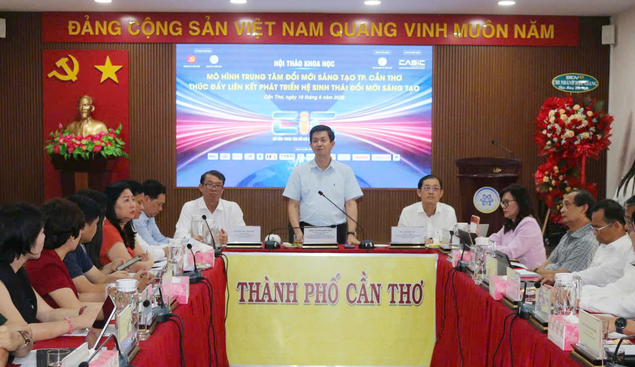 Ông Lê Quang Tùng, Ủy viên Ban Chấp hành Trung ương Đảng, Bí thư Thành ủy TP Cần Thơ phát biểu chỉ đạo tại hội thảo.&nbsp;