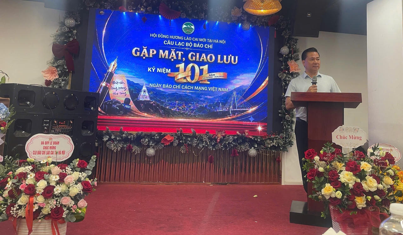 Nhà báo Vũ Đình Tiến, Chủ nhiệm CLB Báo chí Lào Cai tại Hà Nội, phát biểu khẳng định vai trò của người làm báo trong việc kết nối nguồn lực xã hội, lan tỏa tri thức và đóng góp vào sự phát triển bền vững của quê hương.