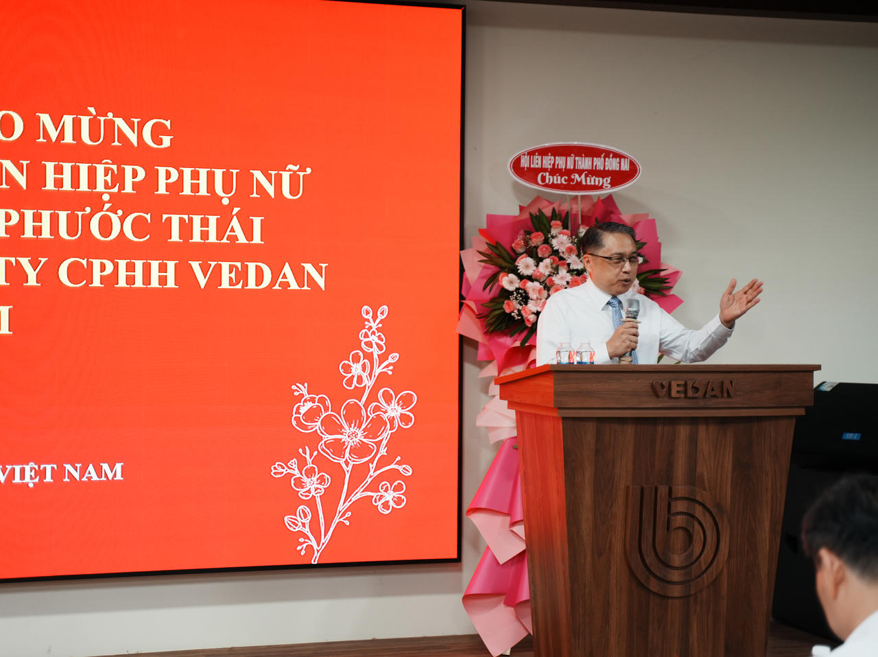 Ông Ni Chih Hao - Tổng Giám đốc Vedan Việt Nam phát biểu chào mừng đoàn tham quan.