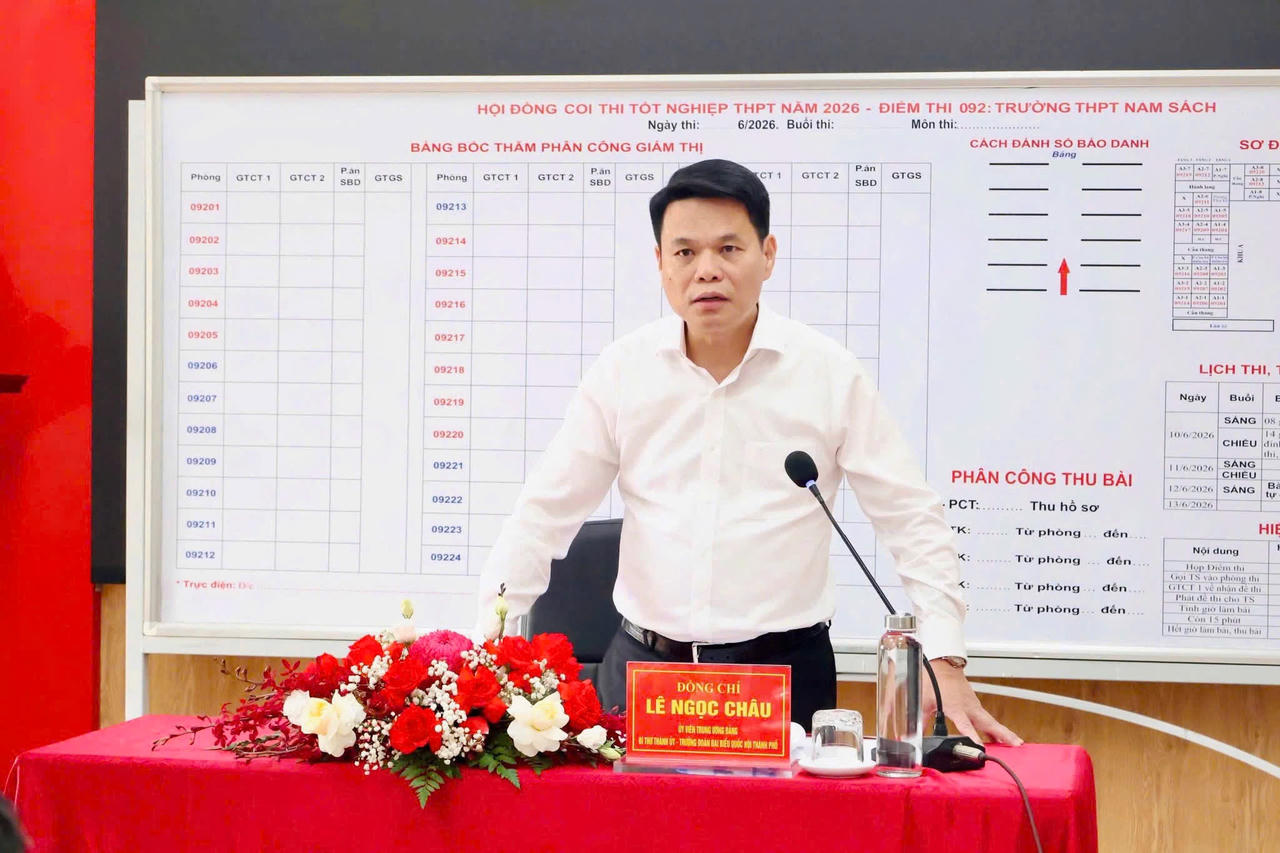 Bí thư Thành ủy Lê Ngọc Châu phát biểu chỉ đạo tại buổi làm việc.